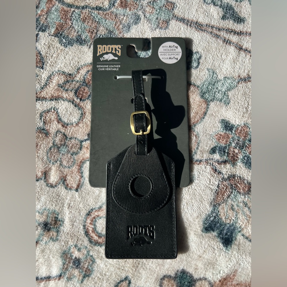NWT Roots Black Genuine Leather Luggage AirTag with Gold Buckle